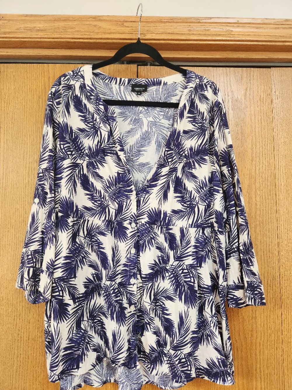 Jones & Co. 2X Tropical Palm Empire Waist Roll-Tab Sleeve Resort Tunic Top